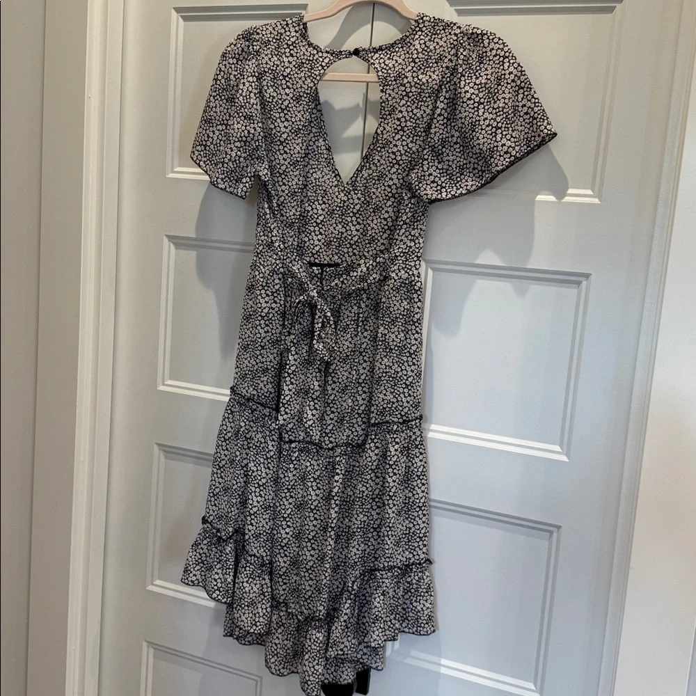 Floral V-Neck Midi Dress‎